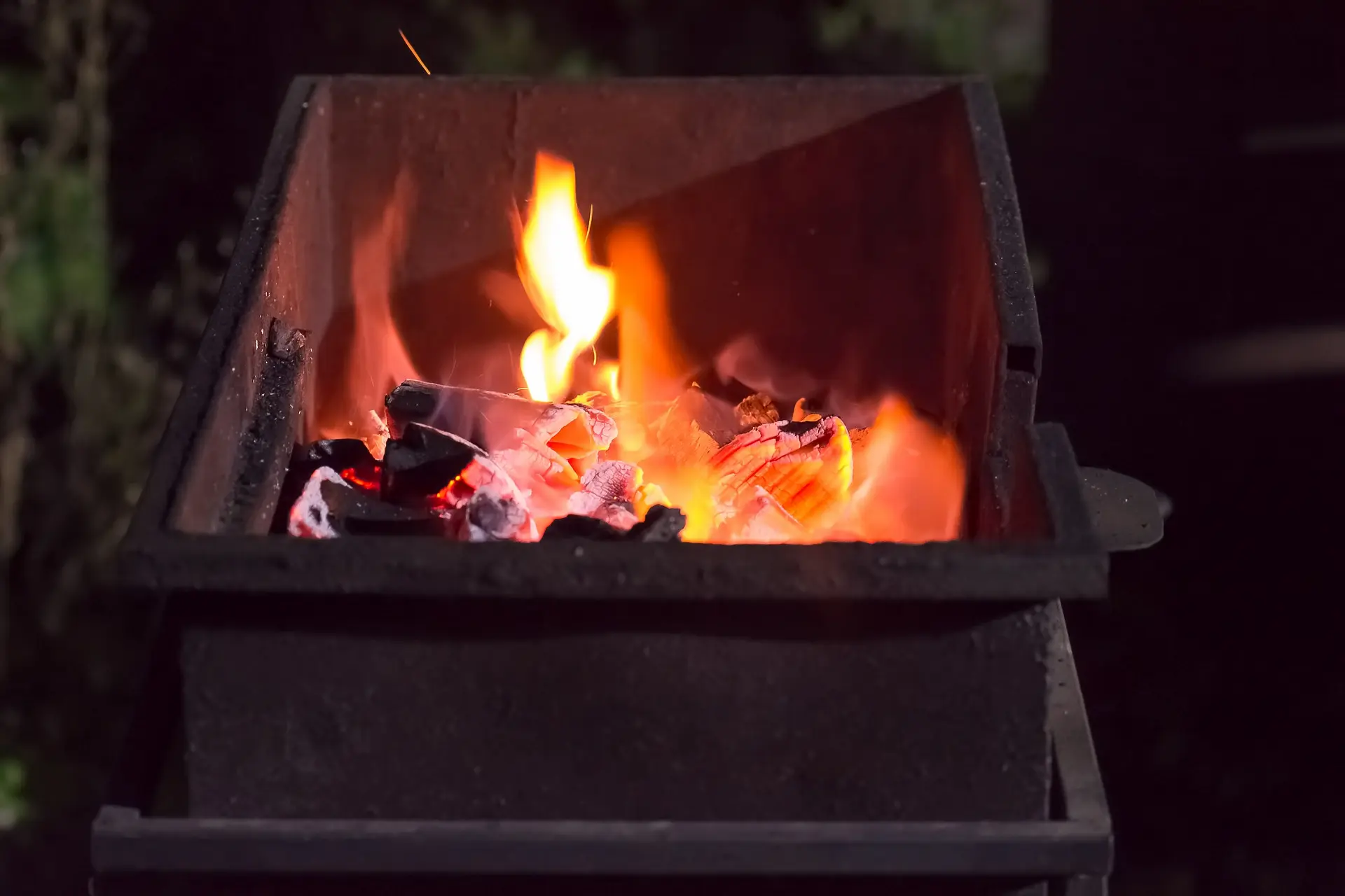 Brasero en pierre et foyer extérieur